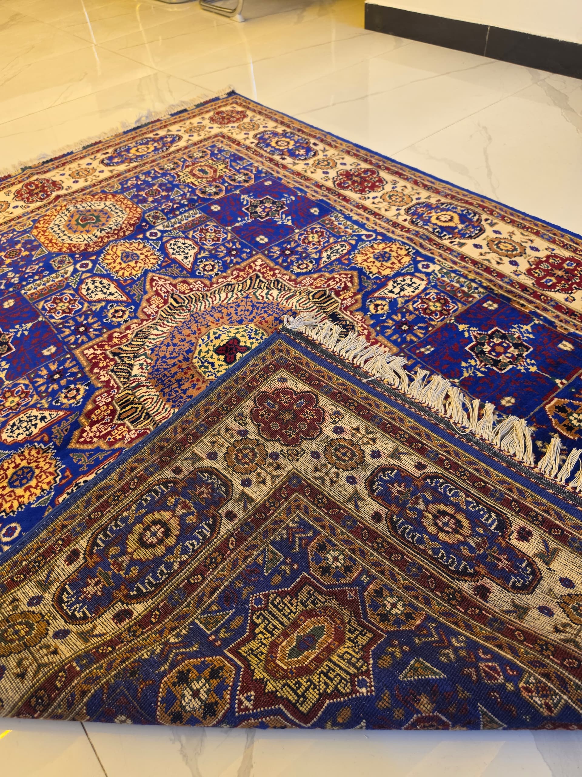 Handmade Afghan Rug – Cream & Burgundy Octagonal Star Medallion detail