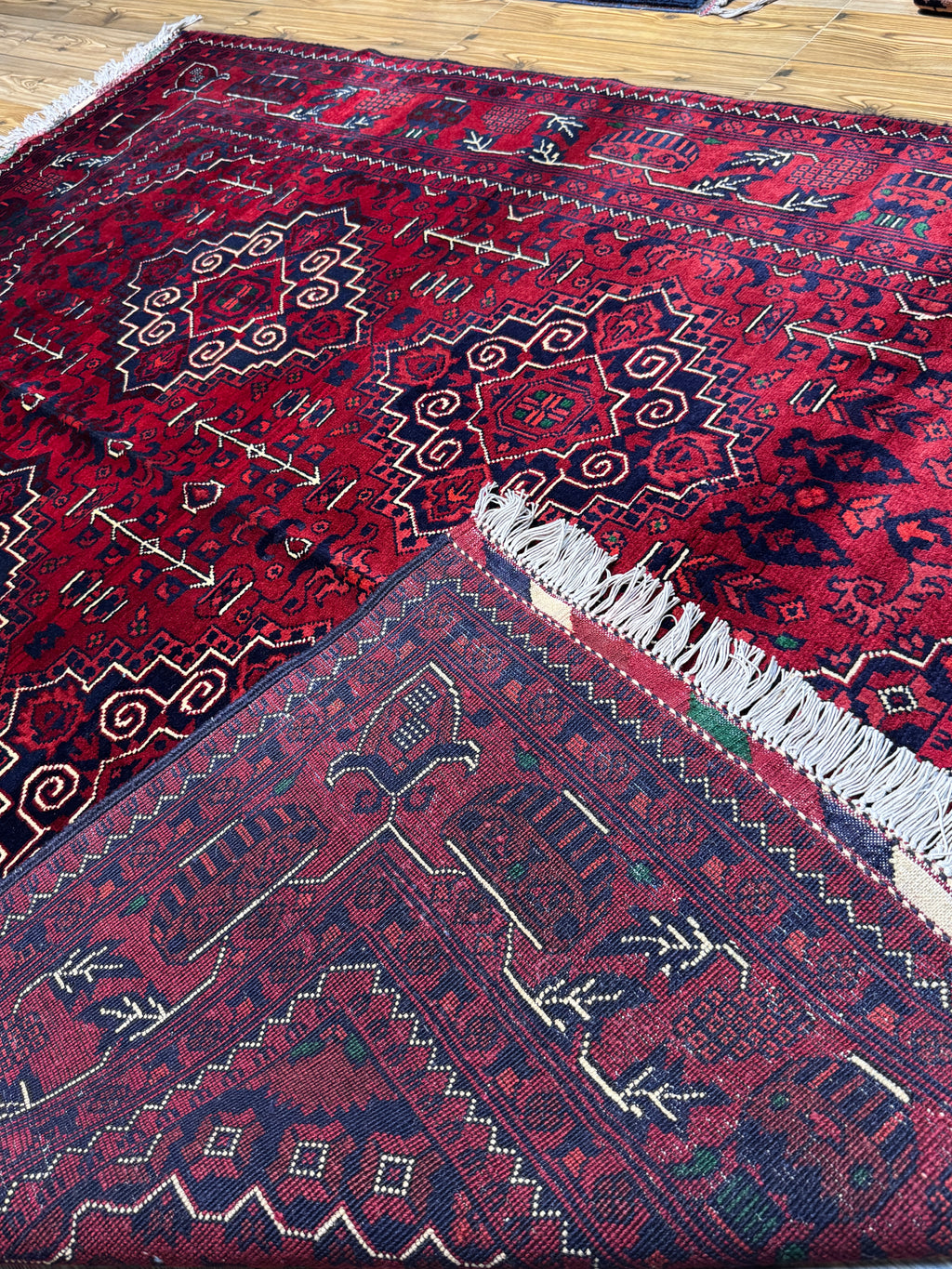 Baluch – Deep Red Hooked Diamond Medallion