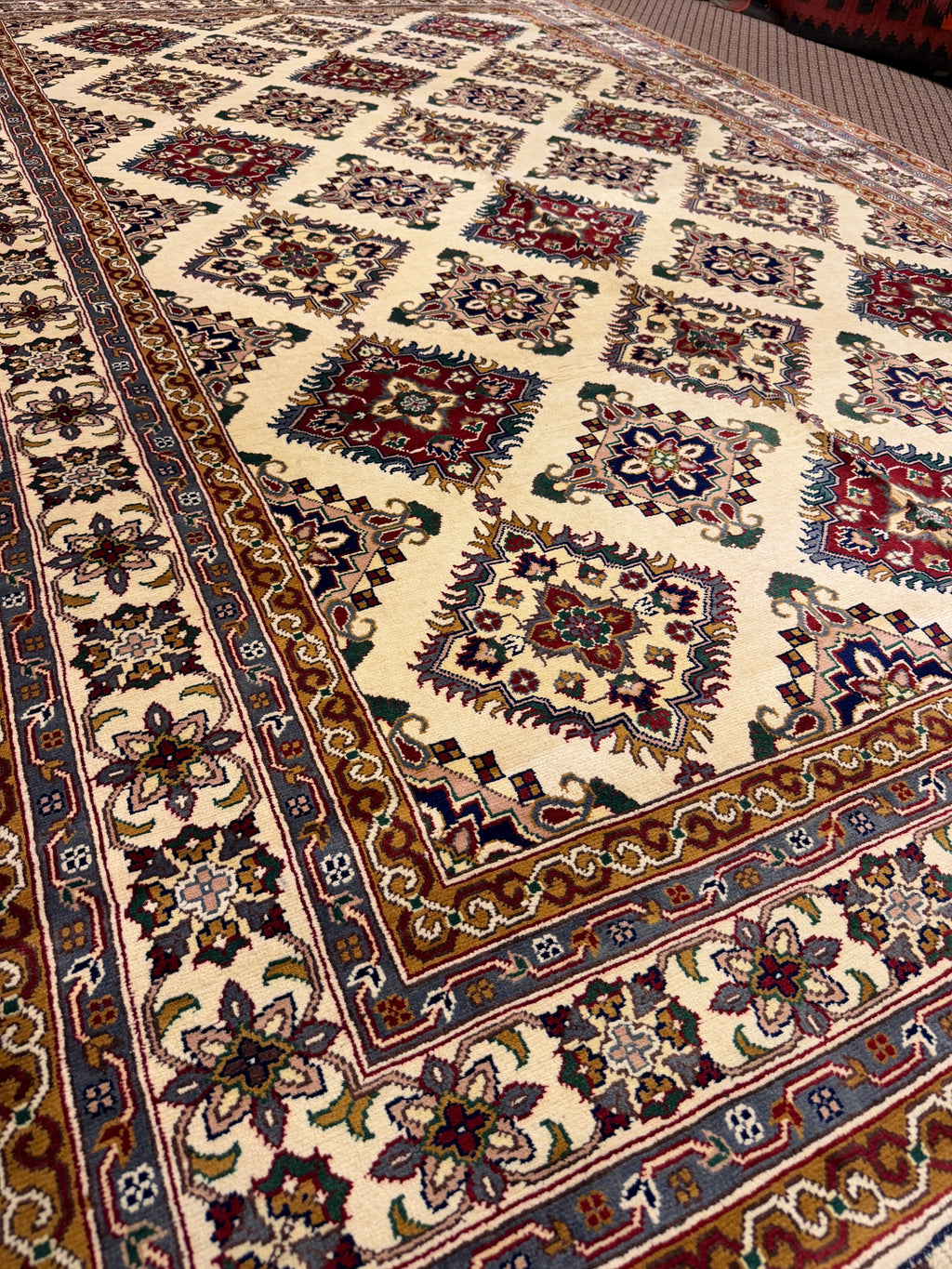 Karabagh – Ivory & Red Diamond Lattice