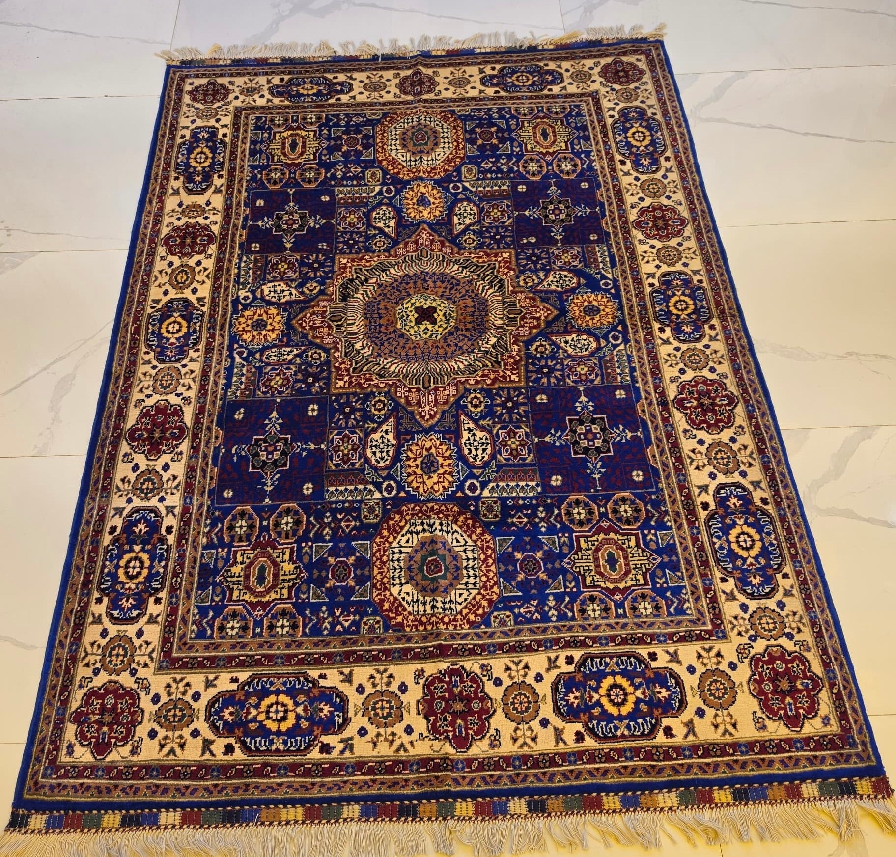 Handmade Afghan Rug – Cream & Burgundy Octagonal Star Medallion detail