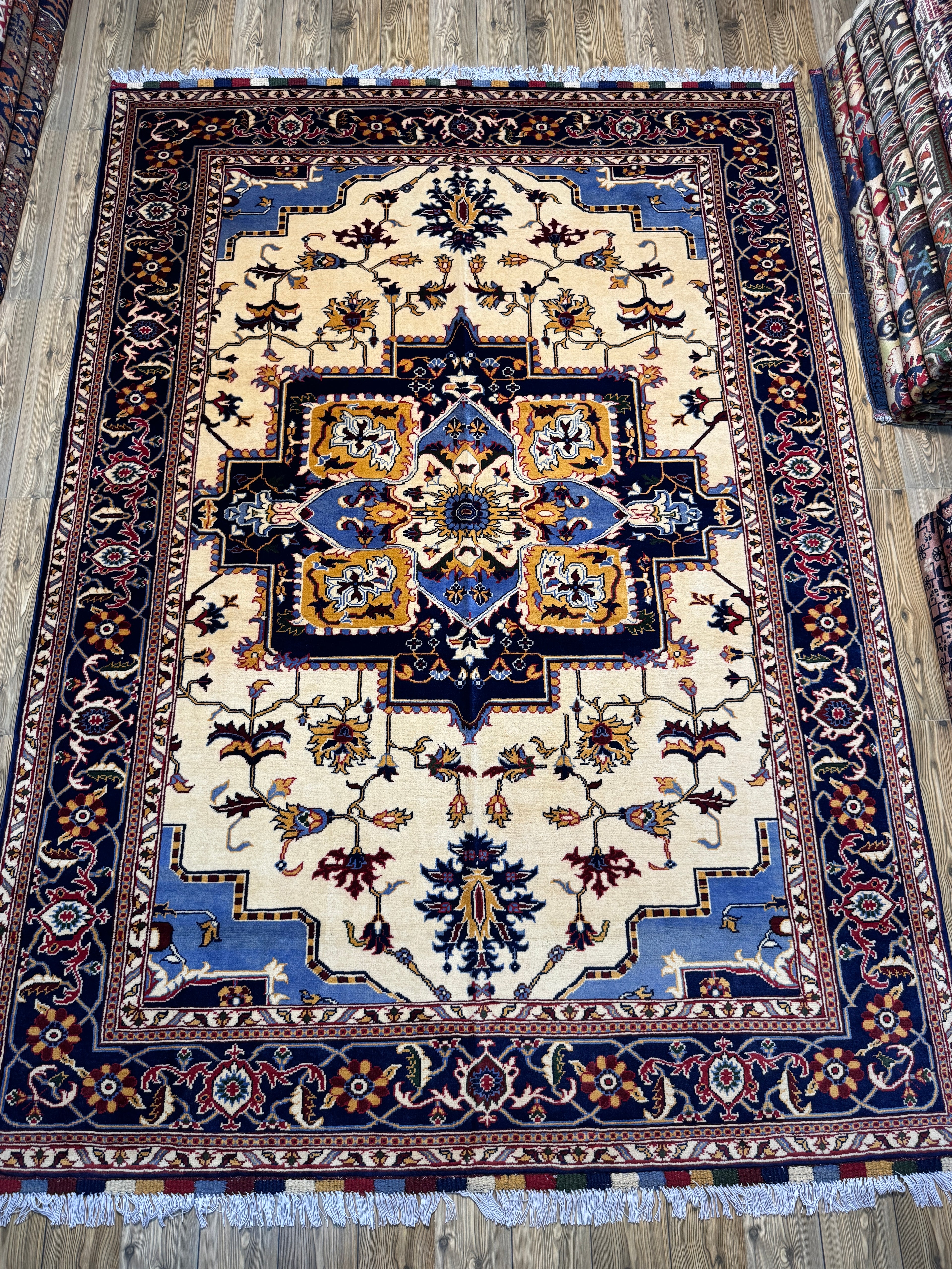 Heriz-Style – Ivory & Slate Star Medallion