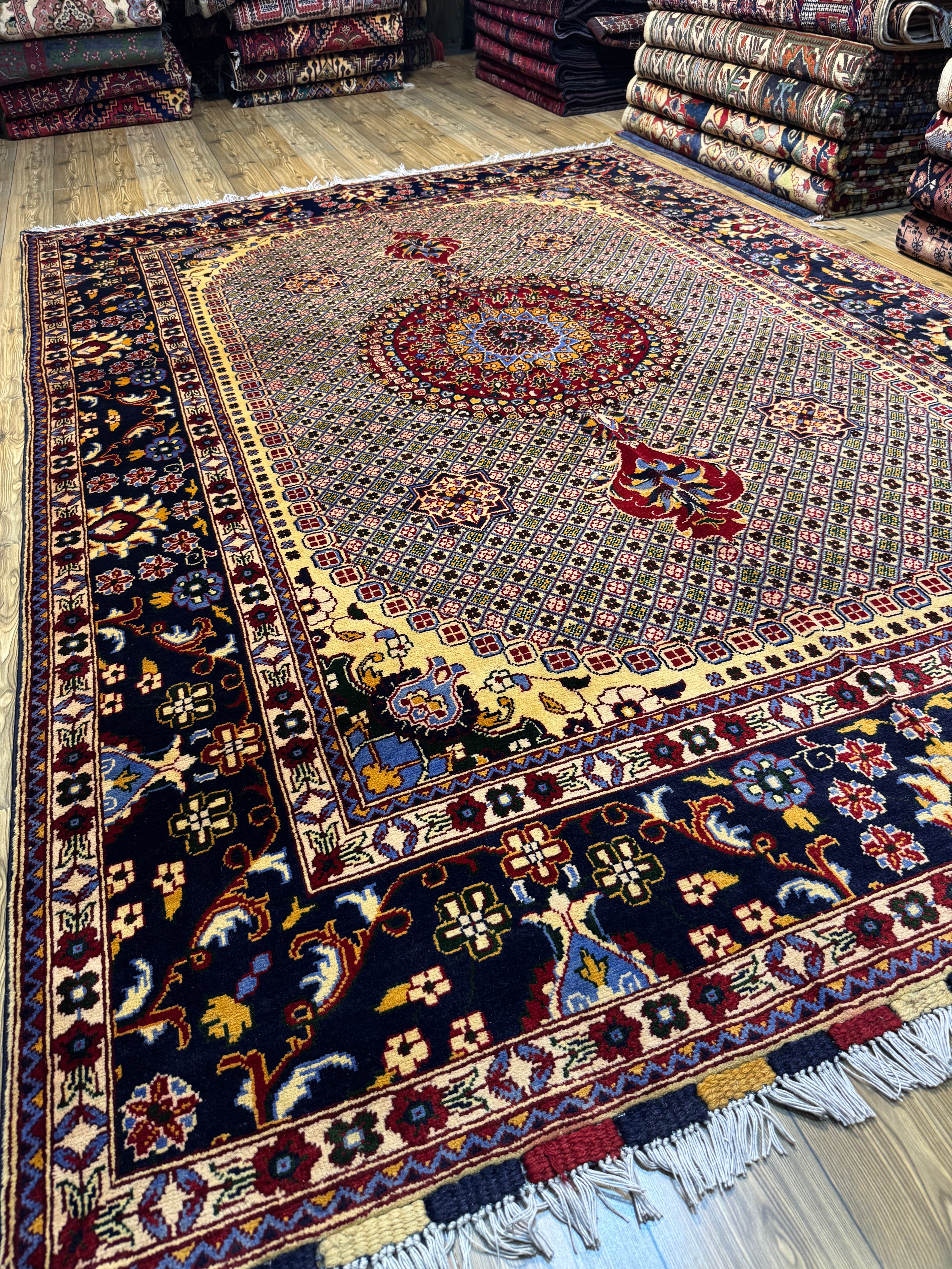 Qom-Style – Ivory & Navy Sunburst Medallion