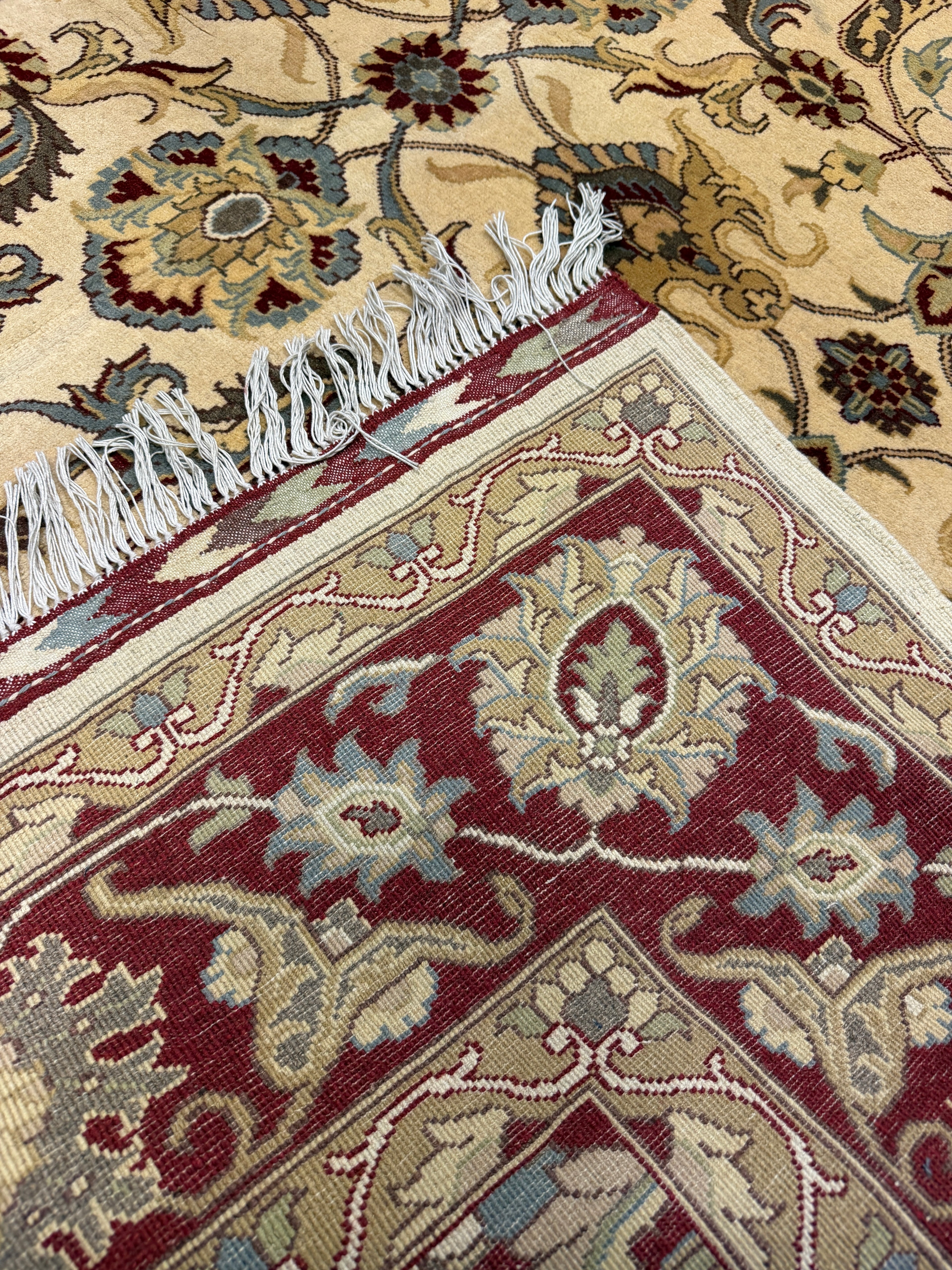 Agra – Ivory & Burgundy Floral Vine