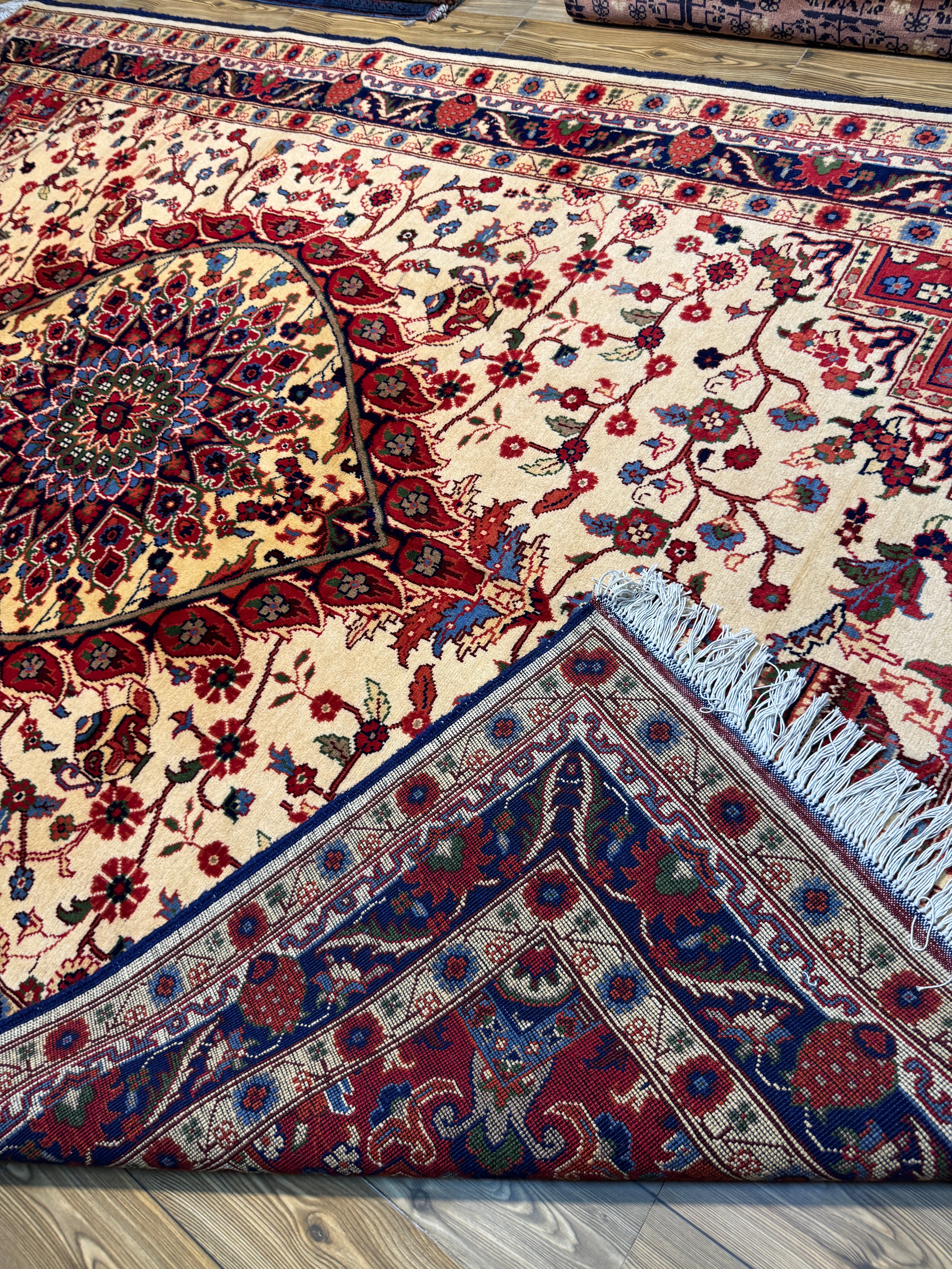 Tabriz-Style – Ivory Floral Medallion (Afghan-Woven)
