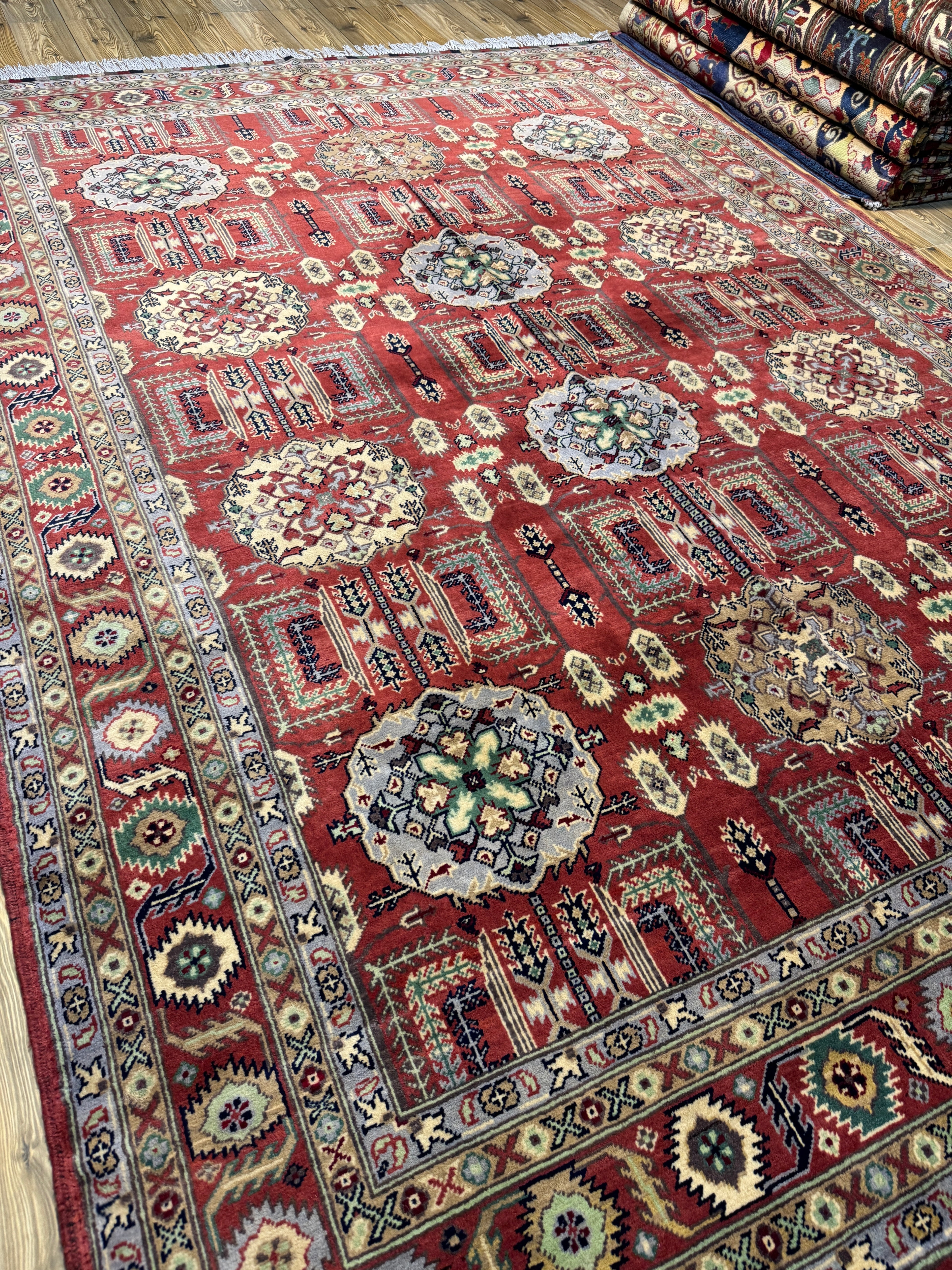 Kazak – Rust & Ivory Sunburst Medallion Grid