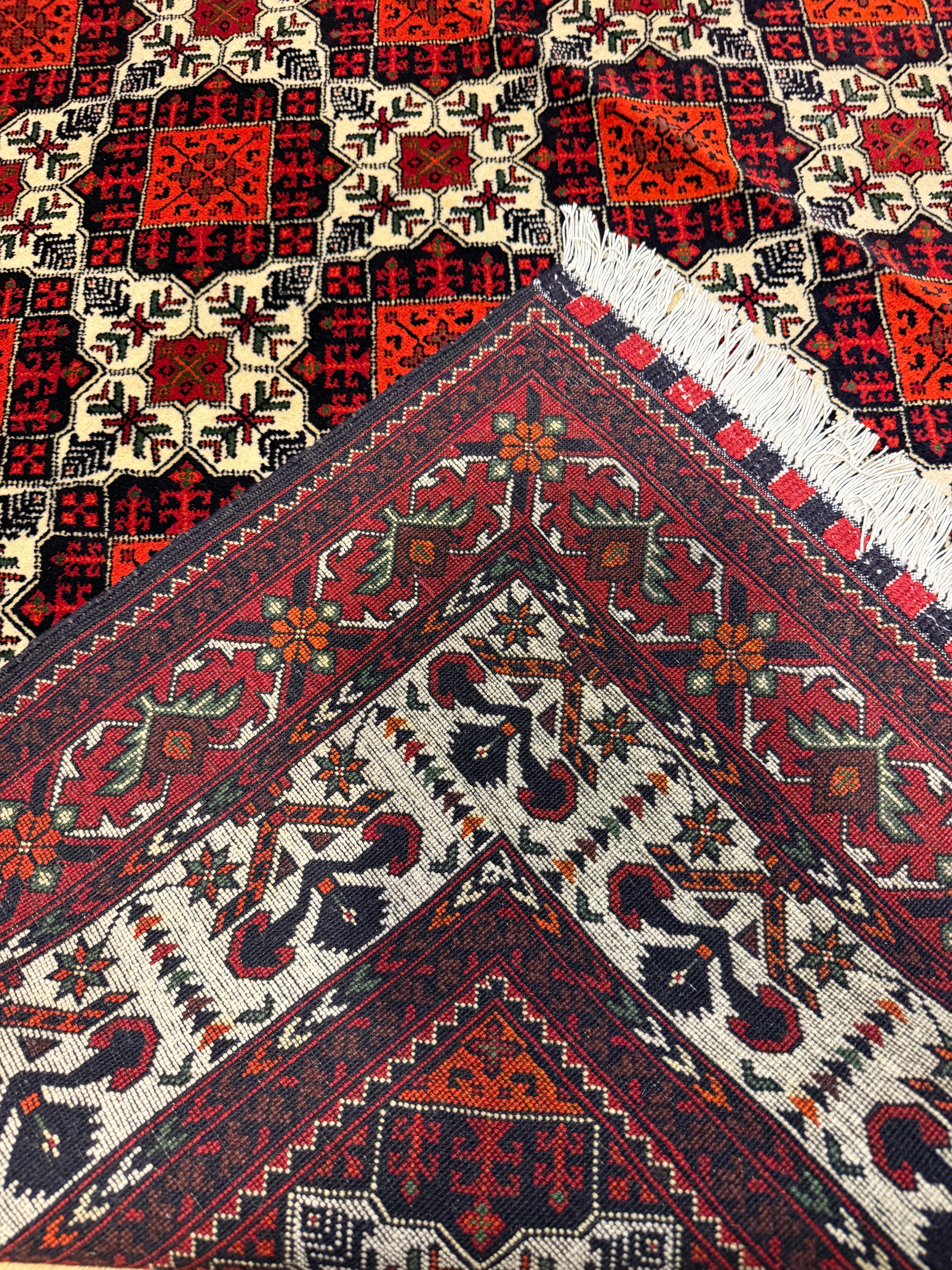 Baluchi – Burgundy & Ivory Diamond Trellis
