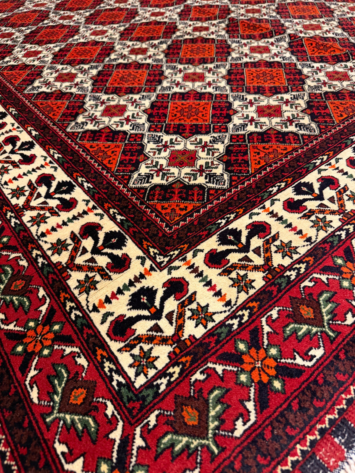 Baluchi – Burgundy & Ivory Diamond Trellis